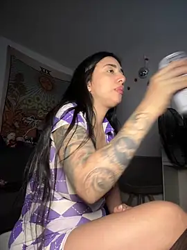 kiaraglam2 online show from November 25, 2025, 1:22 pm