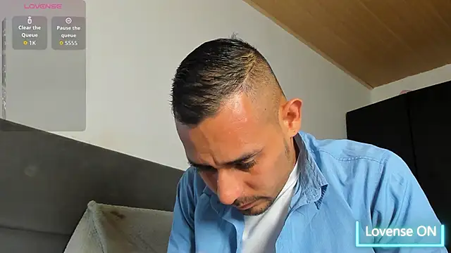 jhonyalzate2 online show from March 6, 2026, 3:14 am