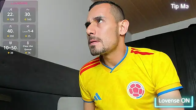 jhonyalzate2 online show from July 3, 2026, 9:43 pm