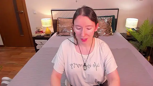 Snapshot of CatherineWalls chatting on May 11, 2026, 4:40 am CatherineWalls online show from May 11, 2026, 4:40 am