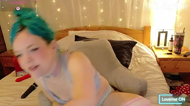 Snapshot of thetinyblue chatting on February 10, 2026, 6:12 pm thetinyblue online show from February 10, 2026, 6:12 pm