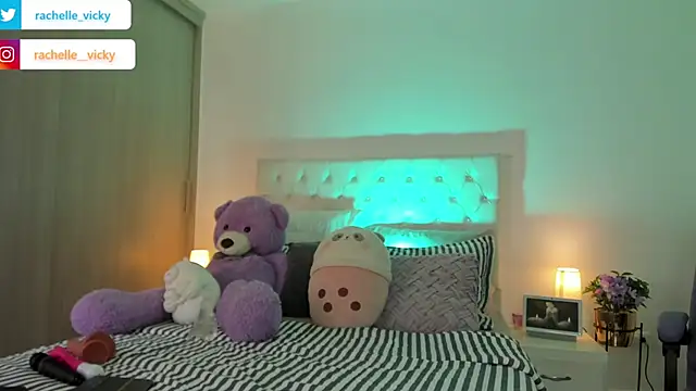 vicky rachell online show from March 17, 2025, 2:01 pm