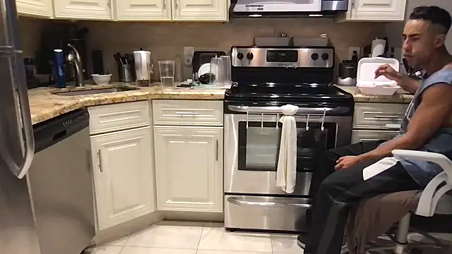 BigGuyMuscle online show from September 16, 2025, 4:08 pm