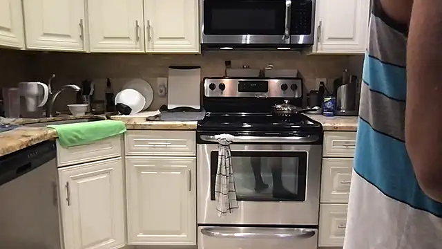 BigGuyMuscle online show from November 5, 2025, 9:48 pm