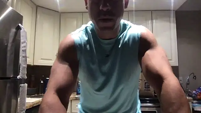 Snapshot of BigGuyMuscle chatting on June 11, 2026, 3:59 am BigGuyMuscle online show from June 11, 2026, 3:59 am