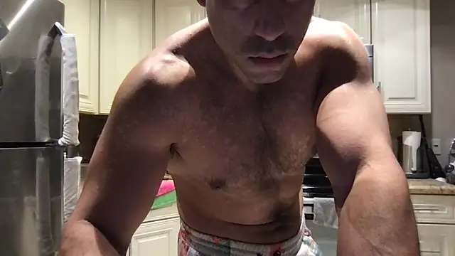 Snapshot of BigGuyMuscle chatting on June 16, 2026, 4:48 am BigGuyMuscle online show from June 16, 2026, 4:48 am