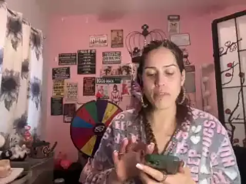 Snapshot of latinacubana chatting on January 22, 2025, 10:26 pm latinacubana online show from January 22, 2025, 10:26 pm