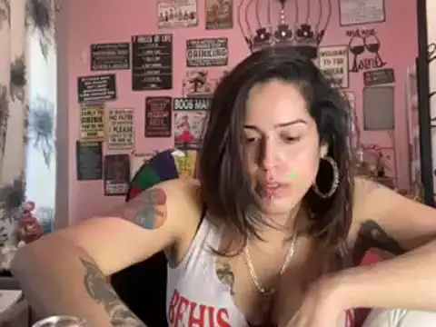 Snapshot of latinacubana chatting on January 30, 2025, 1:31 pm latinacubana online show from January 30, 2025, 1:31 pm