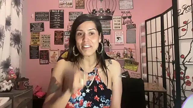 Snapshot of latinacubana chatting on February 5, 2025, 6:13 am latinacubana online show from February 5, 2025, 6:13 am