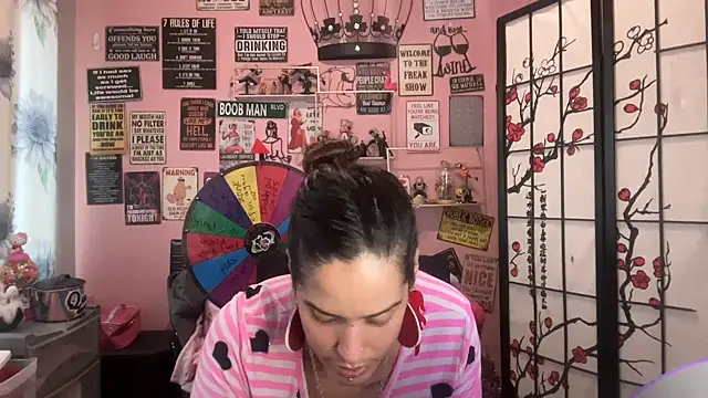 Snapshot of latinacubana chatting on February 15, 2025, 7:28 pm latinacubana online show from February 15, 2025, 7:28 pm