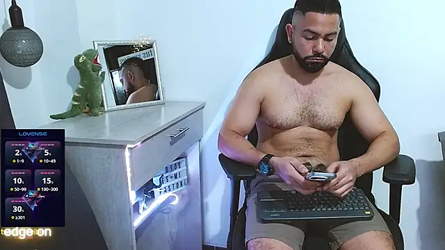 Snapshot of piter_berlin chatting on January 25, 2025, 1:10 am piter berlin online show from January 25, 2025, 1:10 am