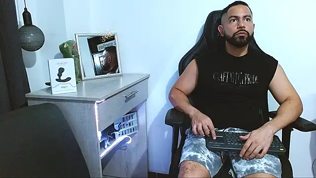 Snapshot of piter_berlin chatting on January 26, 2025, 12:05 am piter berlin online show from January 26, 2025, 12:05 am