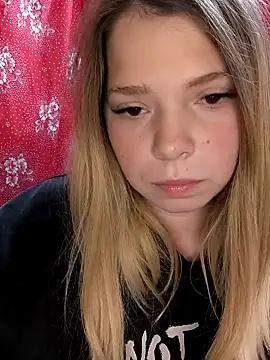 Zuli Kiska online show from October 7, 2025, 7:55 pm