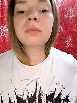 Snapshot of Zuli_Kiska chatting on June 23, 2026, 5:27 am Zuli Kiska online show from June 23, 2026, 5:27 am