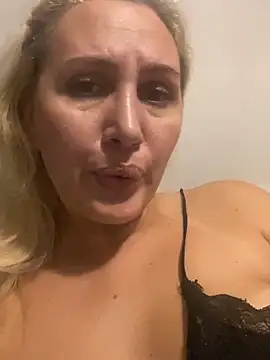 YourBlondee online show from October 13, 2025, 11:43 am