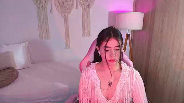 iriswest  online show from December 3, 2025, 11:36 pm