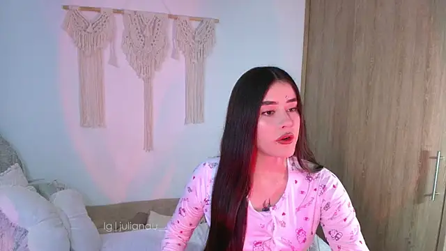 iriswest  online show from June 24, 2026, 2:32 am