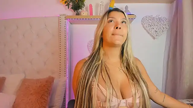 Snapshot of sara_montiell chatting on December 5, 2024, 10:34 pm sara montiell online show from December 5, 2024, 10:34 pm