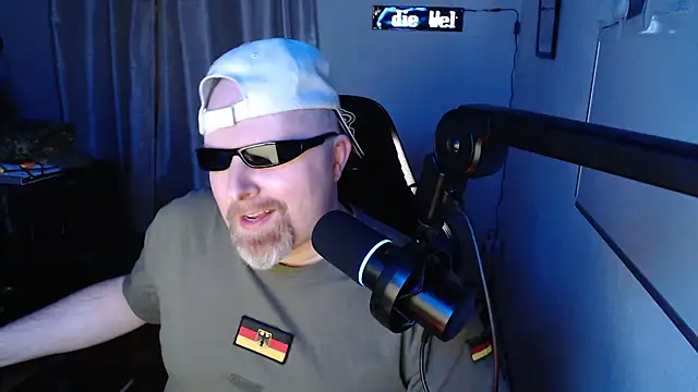 Snapshot of DerPornoPete chatting on January 23, 2025, 1:30 am DerPornoPete online show from January 23, 2025, 1:30 am