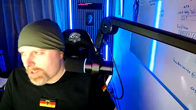 Snapshot of DerPornoPete chatting on April 19, 2026, 12:22 am DerPornoPete online show from April 19, 2026, 12:22 am