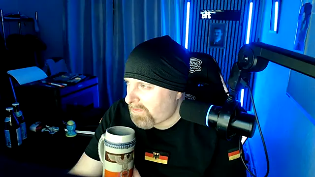Snapshot of DerPornoPete chatting on April 22, 2026, 9:49 pm DerPornoPete online show from April 22, 2026, 9:49 pm