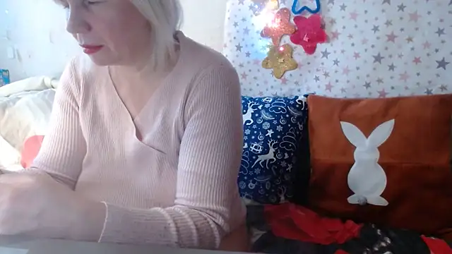 QueenLana online show from February 16, 2026, 7:48 am