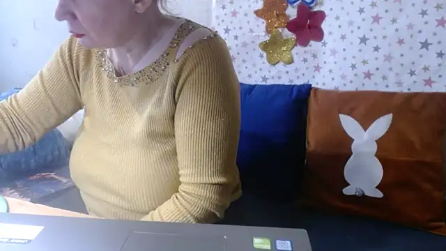 QueenLana online show from April 9, 2026, 7:25 am