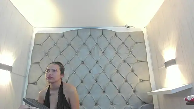 danaythamara1 online show from February 12, 2025, 8:40 pm