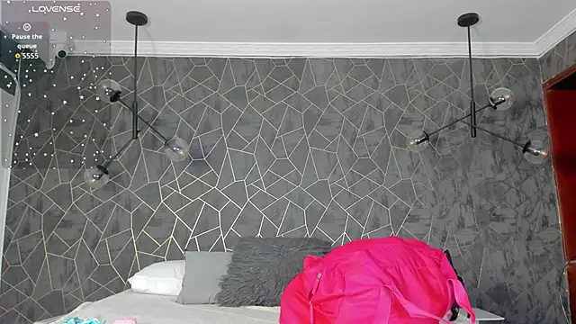 danaythamara1 online show from October 18, 2025, 9:15 pm