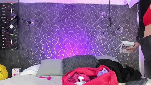 danaythamara1 online show from December 15, 2025, 7:40 pm