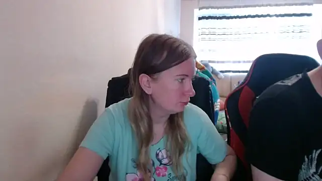 PeterAndJen online show from September 16, 2025, 5:41 am