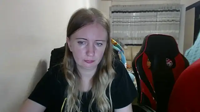 PeterAndJen online show from September 22, 2025, 7:49 pm