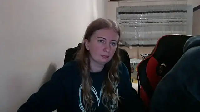 PeterAndJen online show from December 4, 2025, 7:44 pm