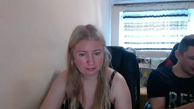 Snapshot of PeterAndJen chatting on June 19, 2026, 5:12 am PeterAndJen online show from June 19, 2026, 5:12 am