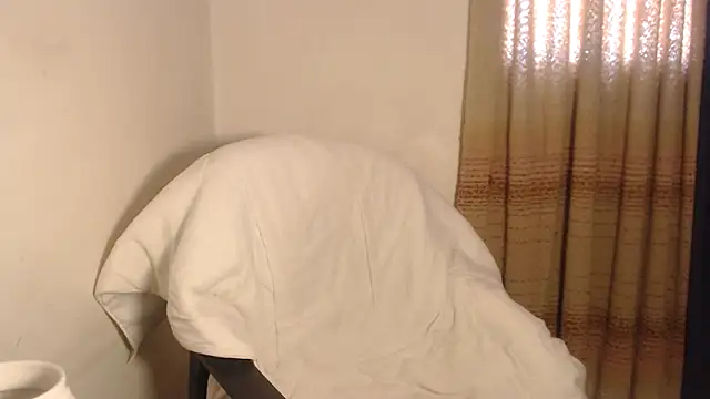 agathamiller01 online show from December 1, 2025, 1:16 pm