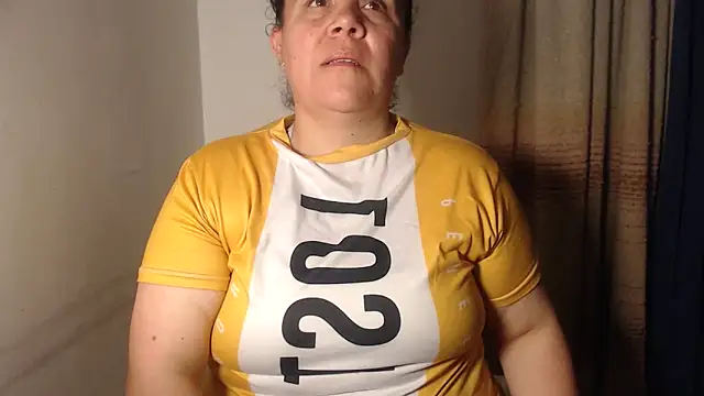 agathamiller01 online show from April 14, 2026, 11:22 pm