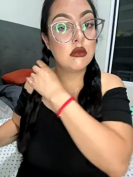 MileyGia online show from September 9, 2025, 2:33 am