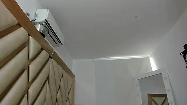 briana wonder69xxx online show from April 22, 2026, 2:40 pm