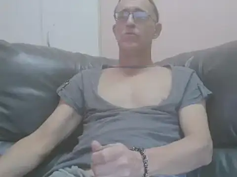 annitsx online show from April 18, 2026, 8:51 am