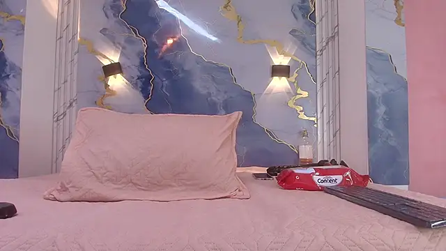 lorrayne  online show from September 11, 2025, 12:05 pm