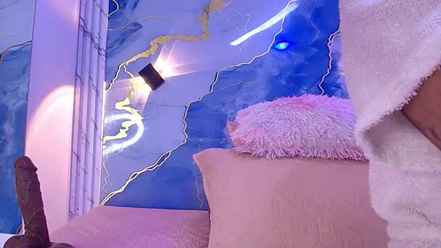 lorrayne  online show from November 14, 2025, 12:26 pm