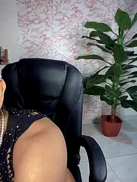 Ambar pe  online show from November 26, 2025, 3:29 am