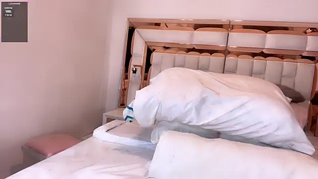 Snapshot of im_yours_01 chatting on March 17, 2025, 5:56 am im yours 01 online show from March 17, 2025, 5:56 am