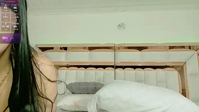 Snapshot of im_yours_01 chatting on October 28, 2025, 2:04 am im yours 01 online show from October 28, 2025, 2:04 am