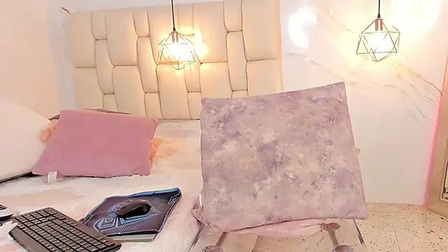 IsiisLovei online show from January 14, 2025, 2:32 pm