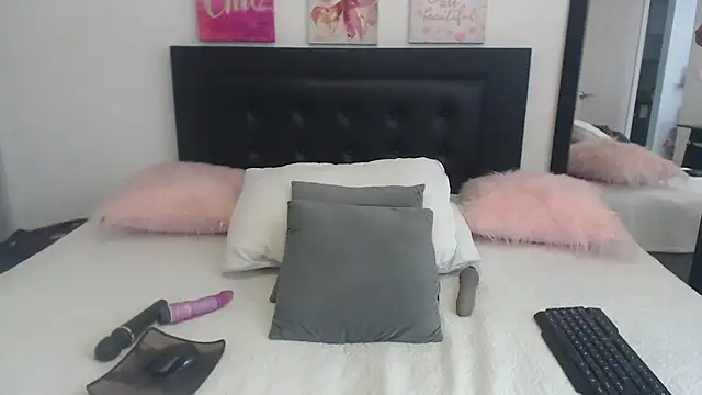 Snapshot of katiehotx chatting on October 2, 2025, 1:40 pm katiehotx online show from October 2, 2025, 1:40 pm