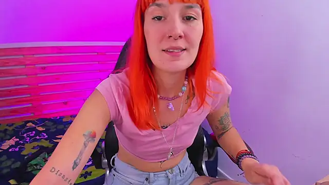 Snapshot of MaryJaneDove chatting on January 15, 2025, 11:19 pm MaryJaneDove online show from January 15, 2025, 11:19 pm