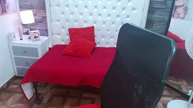 TRINY TS online show from December 9, 2024, 4:26 pm