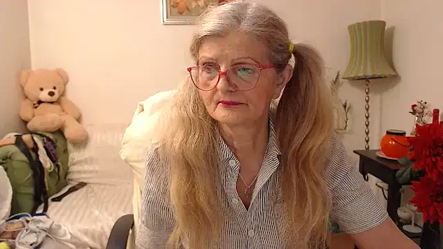 Snapshot of BlairFort chatting on November 15, 2025, 2:13 pm BlairFort online show from November 15, 2025, 2:13 pm