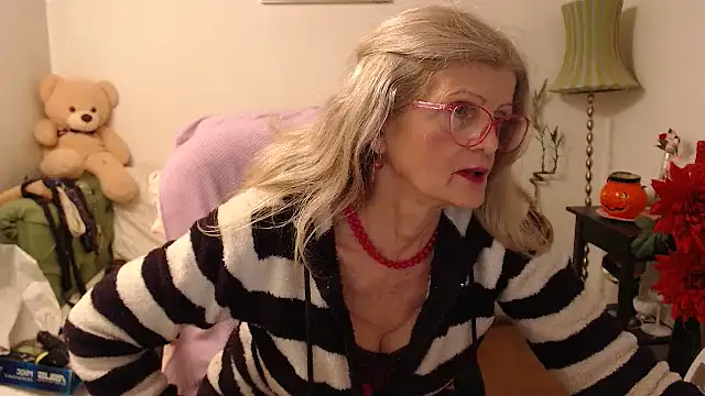 Snapshot of BlairFort chatting on November 25, 2025, 8:09 pm BlairFort online show from November 25, 2025, 8:09 pm